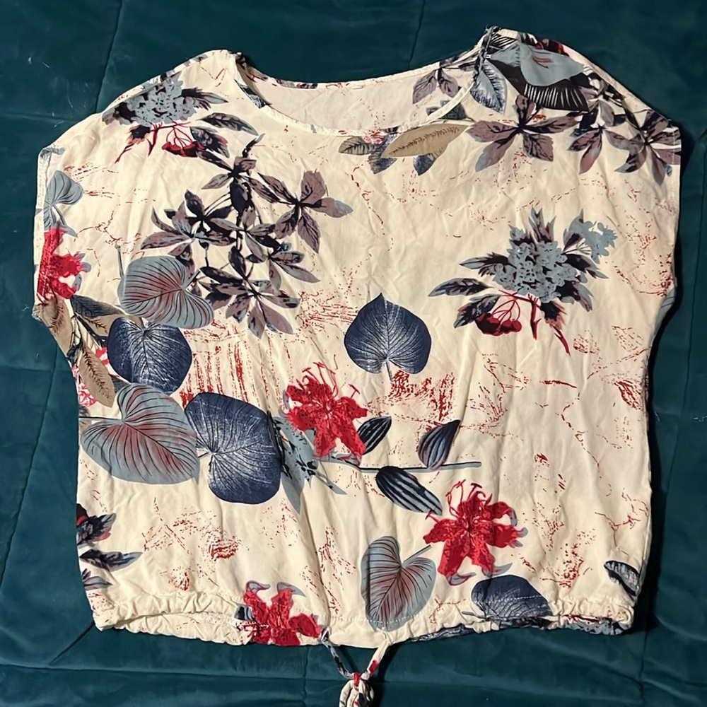 Women’s blouse - slightly cropped. Super light and comfortable!